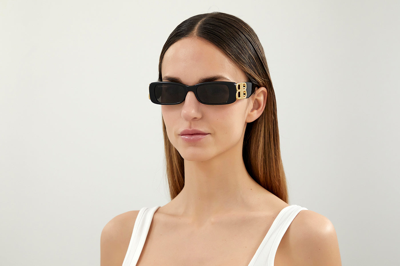 Model wearing BB0096S-001 [fill]