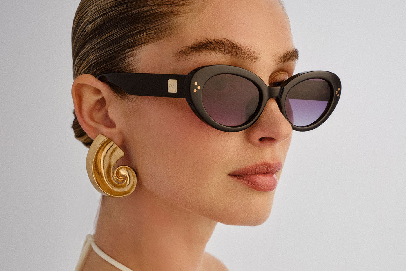 Le Specs Tootsie + Sunglasses - Black / Smoke Grad